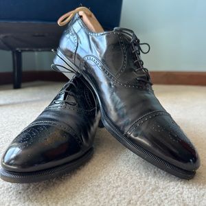 SALVATORE FERRAGAMO Leather Medallion Tip Cap Toe Bal Lace Up Oxfords